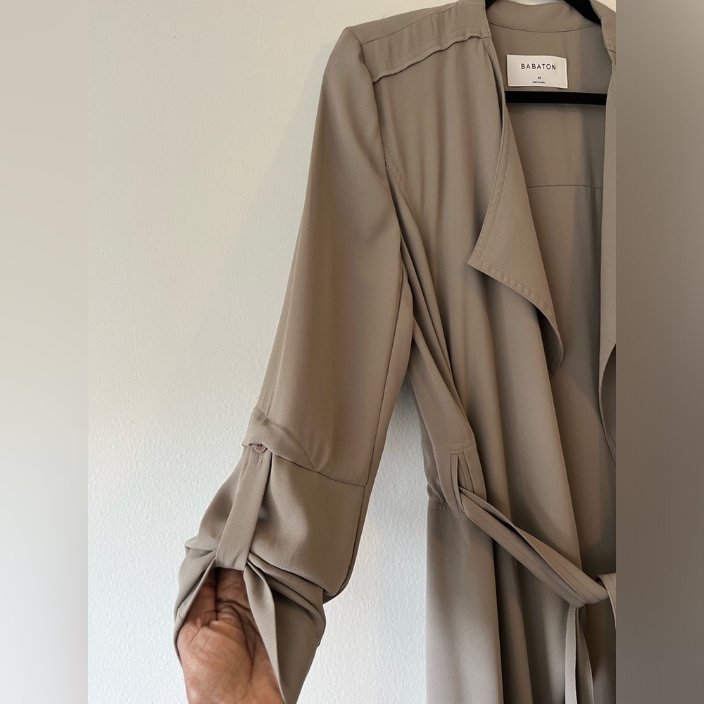 Aritzia Babaton Quincey Flowy Lightweight trench coat Size Medium In Taupe - Picture 11 of 16